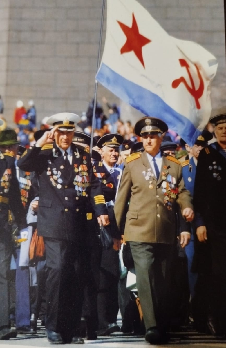 Фото: слева - капитан 2 ранга Шахов Николай Матвеевич.