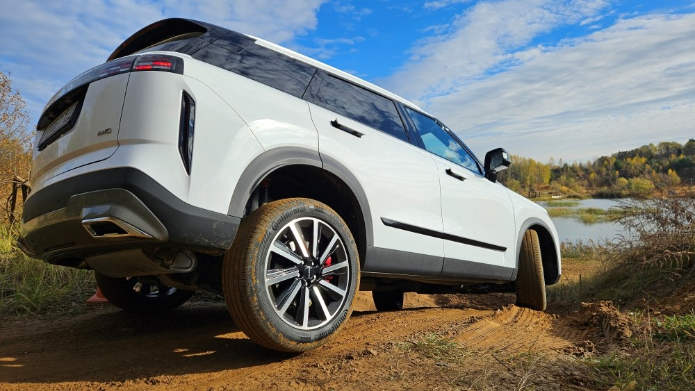 Кроссовер с полным приводом обеспечивает свободу передвижения по сложным участкам запланированного маршрута