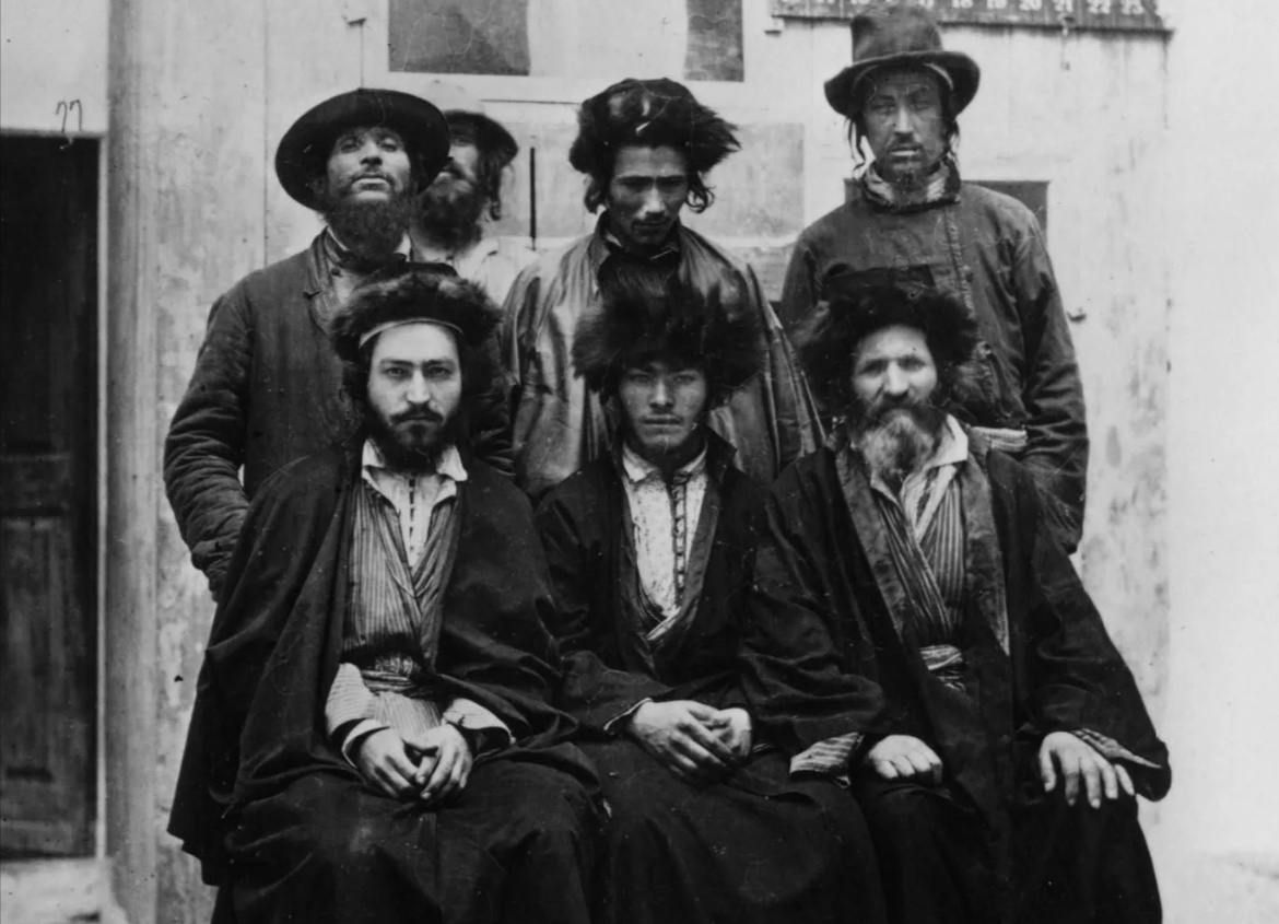 Насчёт монголов и французов сомнений ни у кого нет, а как насчёт евреев, оказавших существенное влияние на русский язык? Архивное фото