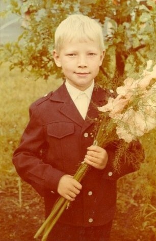 Первоклассник Коля Рыбаков 2 сентября 1985 года. Фото: личный архив
