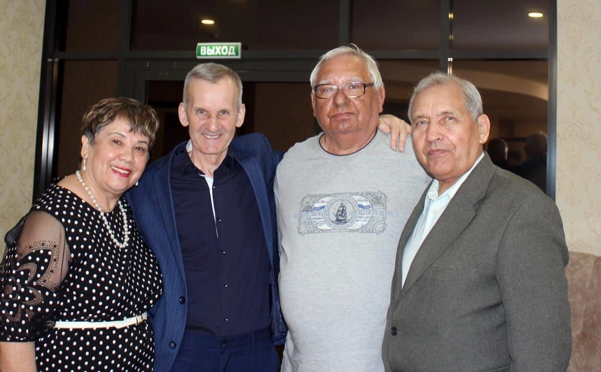    На фото: Николай Туганов второй справа