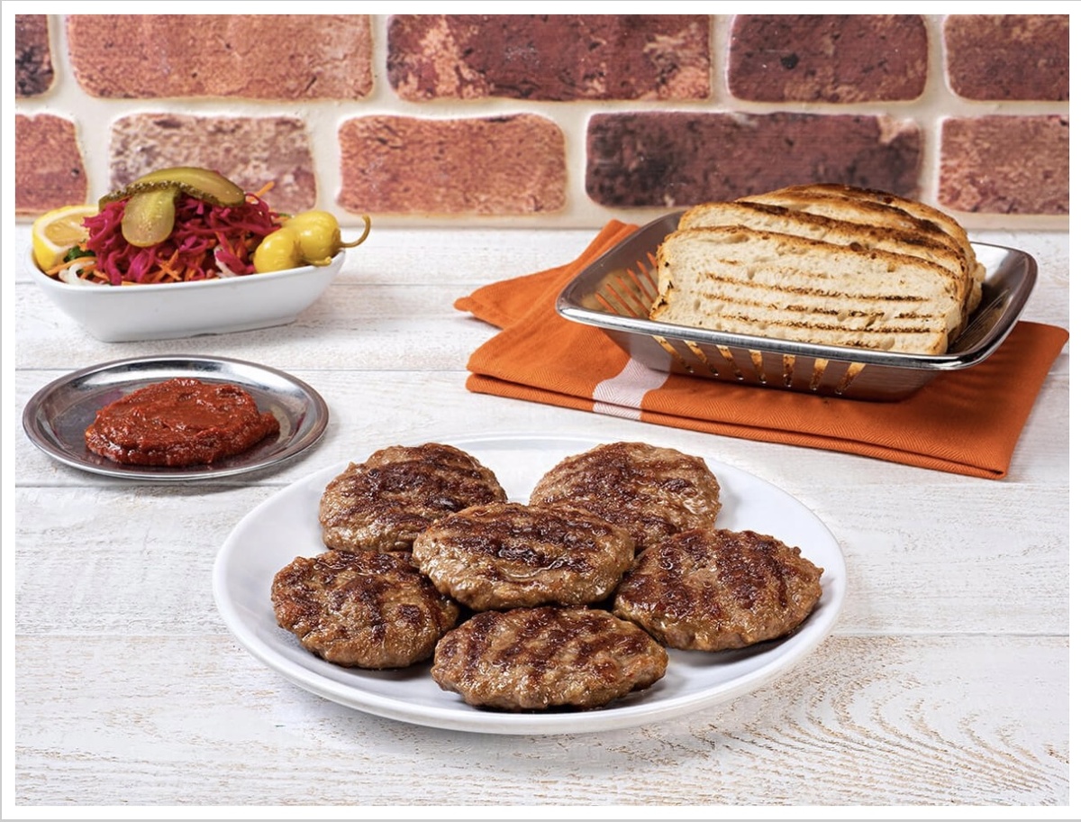 Порция котлет 200 гр. - цена 220TL (около 500 руб.) Салат, хлеб и соус -бесплатно. Фото:https://kofteciyusuf.com