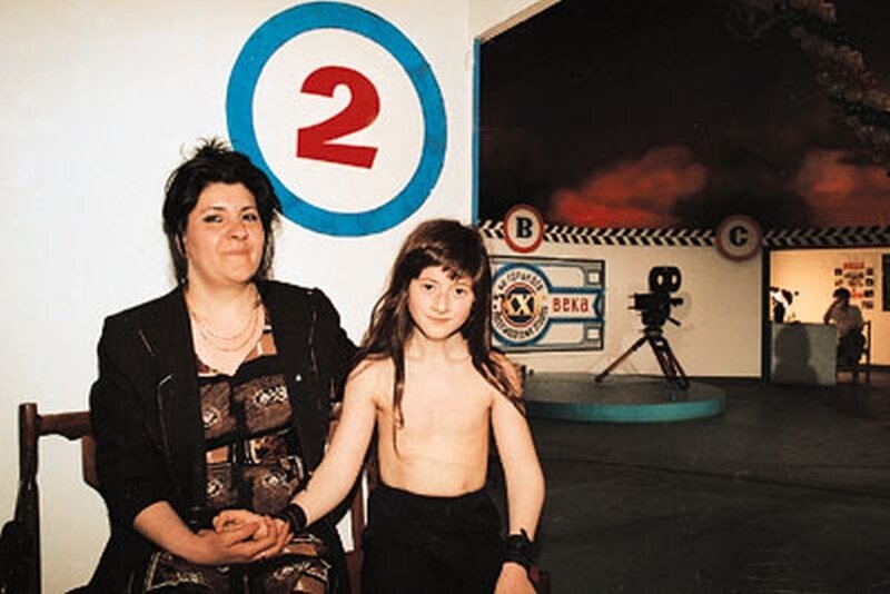 Брюс Хлебников с мамой. Фото: thevoicemag.ru