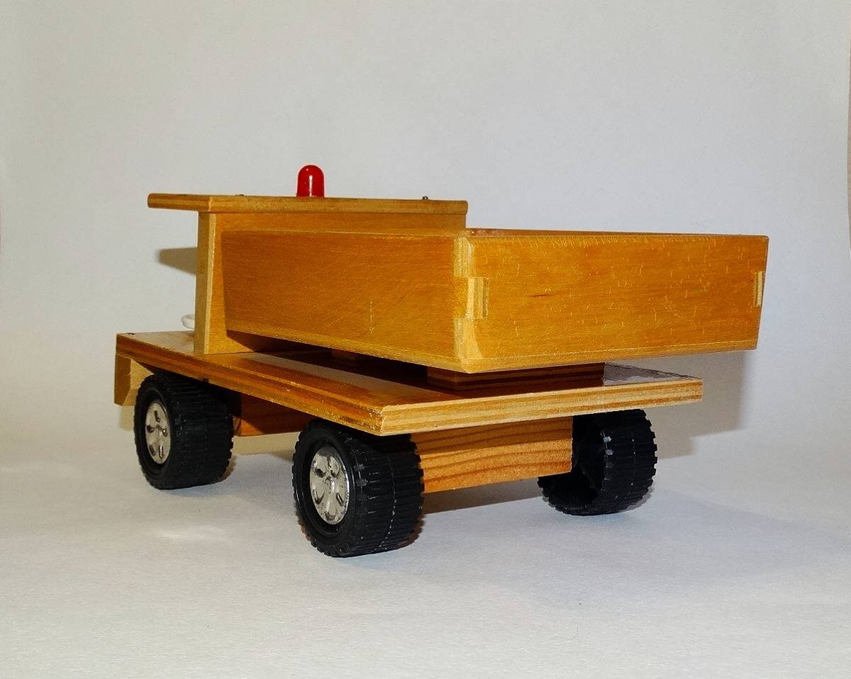 Автомашина бортовая серия БАМ, фото автора.  