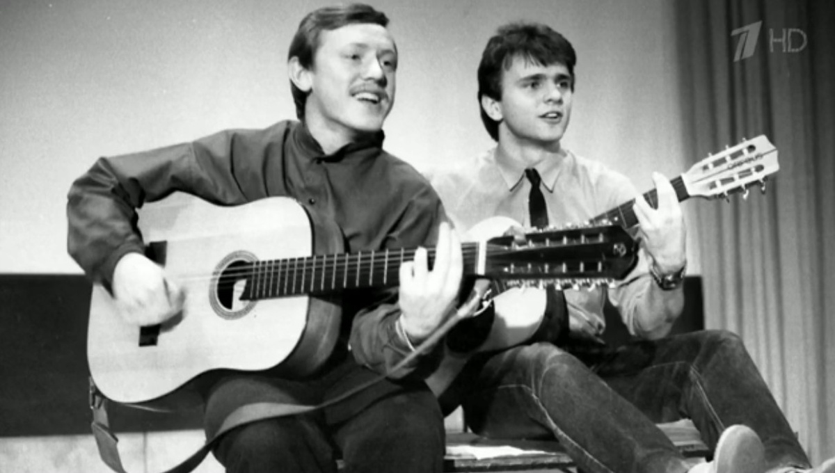 кадр из телепередачи "Пока все дома"