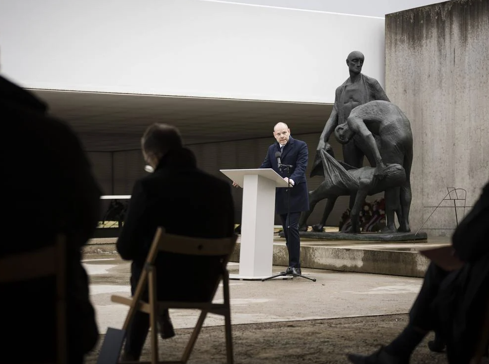 Аксель Дреколл на памятном мероприятии в Заксенхаузене, посвящённом 76-й годовщине освобождения © imago images/photothek/Felix Zahn/photothek.net via www.imago-images.de