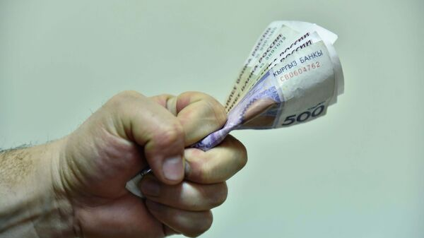 Почему с любовницами мужчины всегда щедры, а на жене экономят?