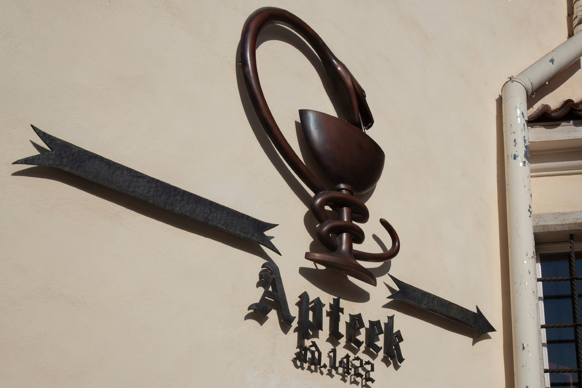 Вход по направлению стрелки