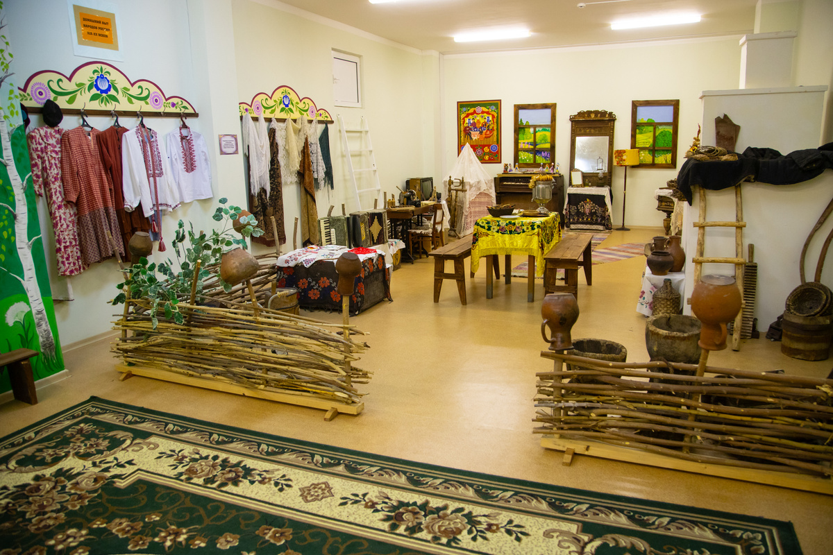 Этнографическая экспозиция в школьном музее села Елховка