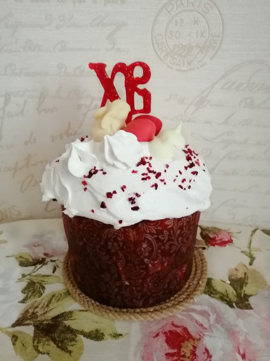 Кулич наивкуснейший с пралине, карамелью и яблоками