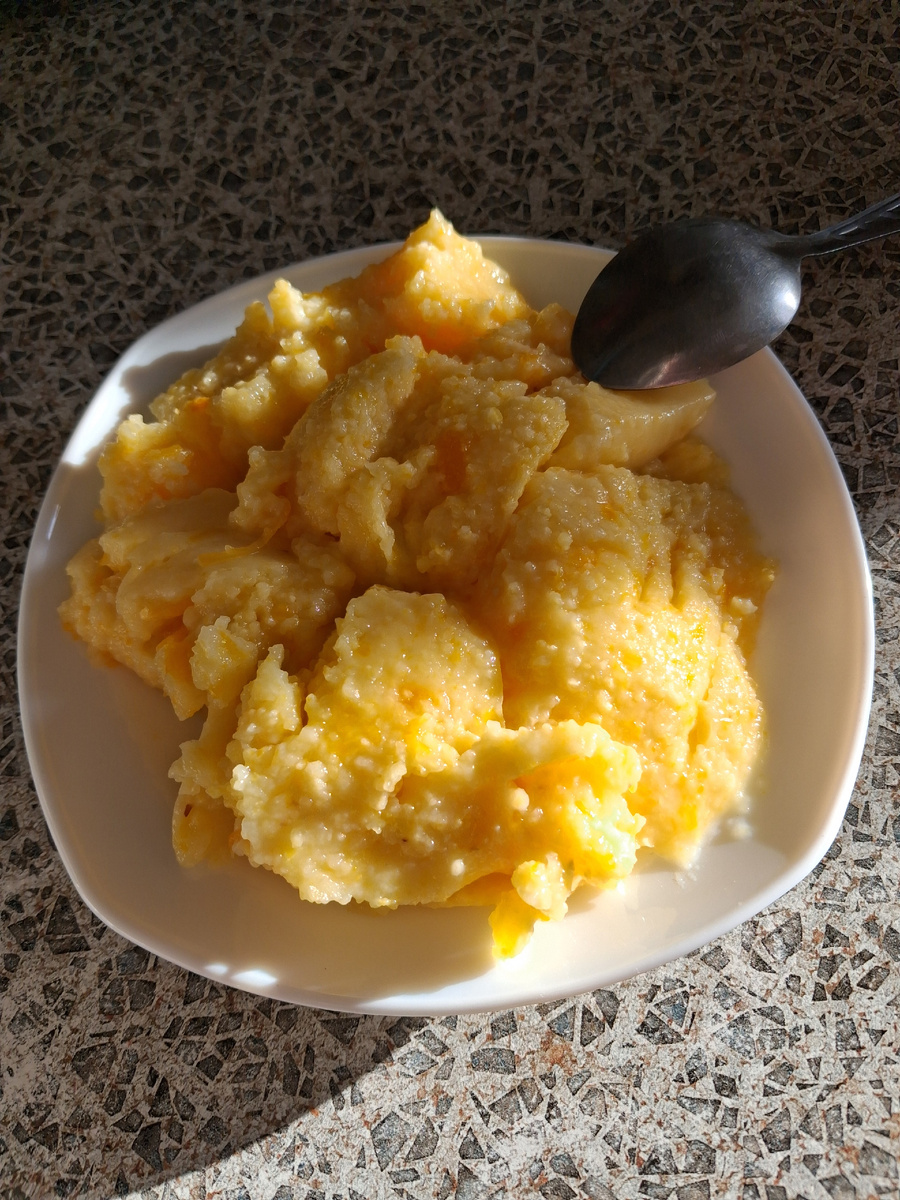 Кукурузная каша с тыквой. Фото автора. 