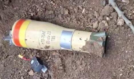 ВСУ используют боеприпасы с сенсорами мгновенного реагирования. На некоторых участках фиксируется применение противником боеприпасов с датчиком «Джоник» – это устройство активирует взрыв при приближении человека на расстояние 1,5–2 метров, источник Телеграм-канал Днепровский Рубеж