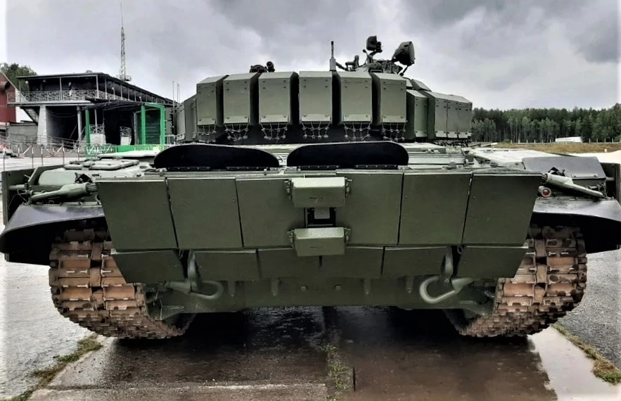 Хорошо видна дополнительная защита кормовой части корпуса и башни.                                 
Фото: Владимир Адам