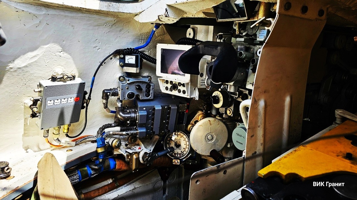 Общий вид рабочего места наводчика-оператора .                                                                                       Фото: ВИК "Гранит" /https://vk.com/photo-34440579_457256092