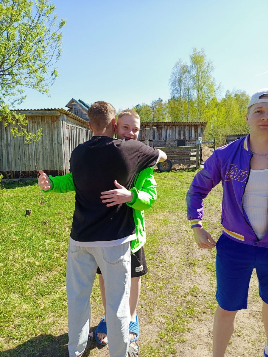 Ваське конечно хорошо с братьями, весело и интересно