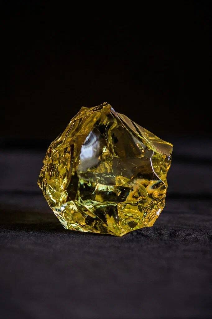 Праздничный желтый