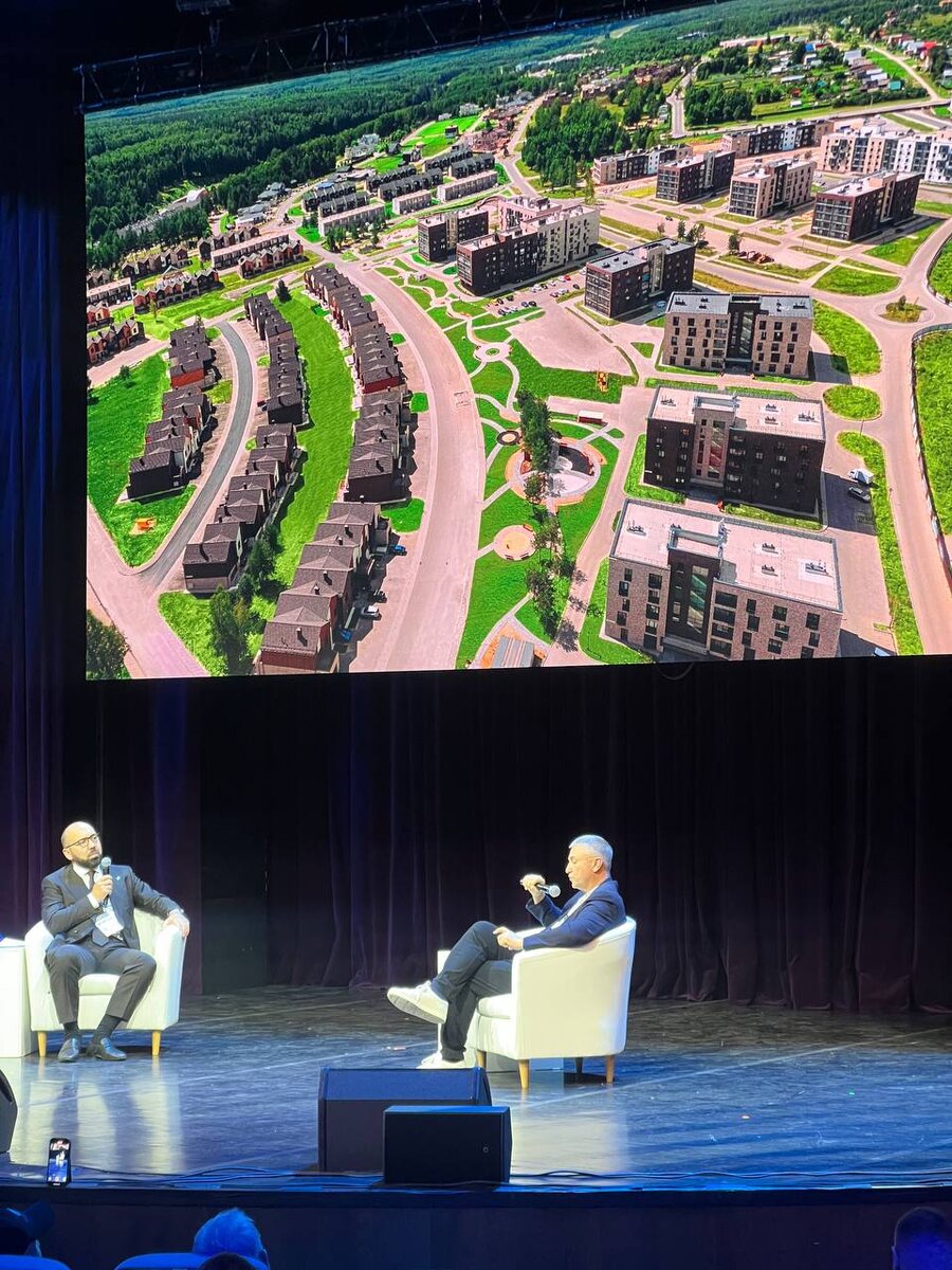 Форум "Строить 2025" собрал полторы тысячи профессионалов со всей страны — лучших строителей, архитекторов и производителей в сфере ИЖС.