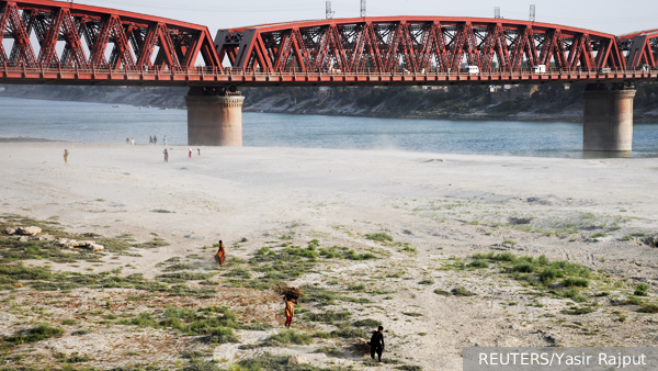     Фото: REUTERS/Yasir Rajput   
 Текст: Антон Антонов