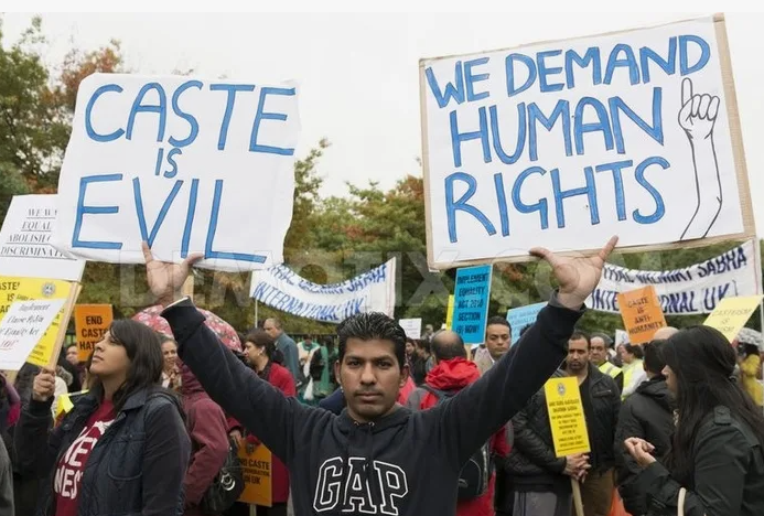 Митинг в Индии за права далитов, некоторые выбирают остаться и бороться