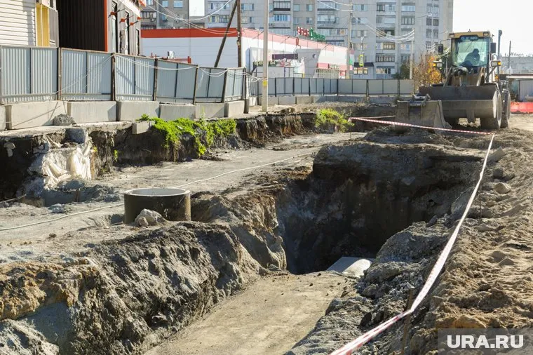  Котлован на улице Овчинникова почти готов
Фото: Вадим Ахметов © URA.RU