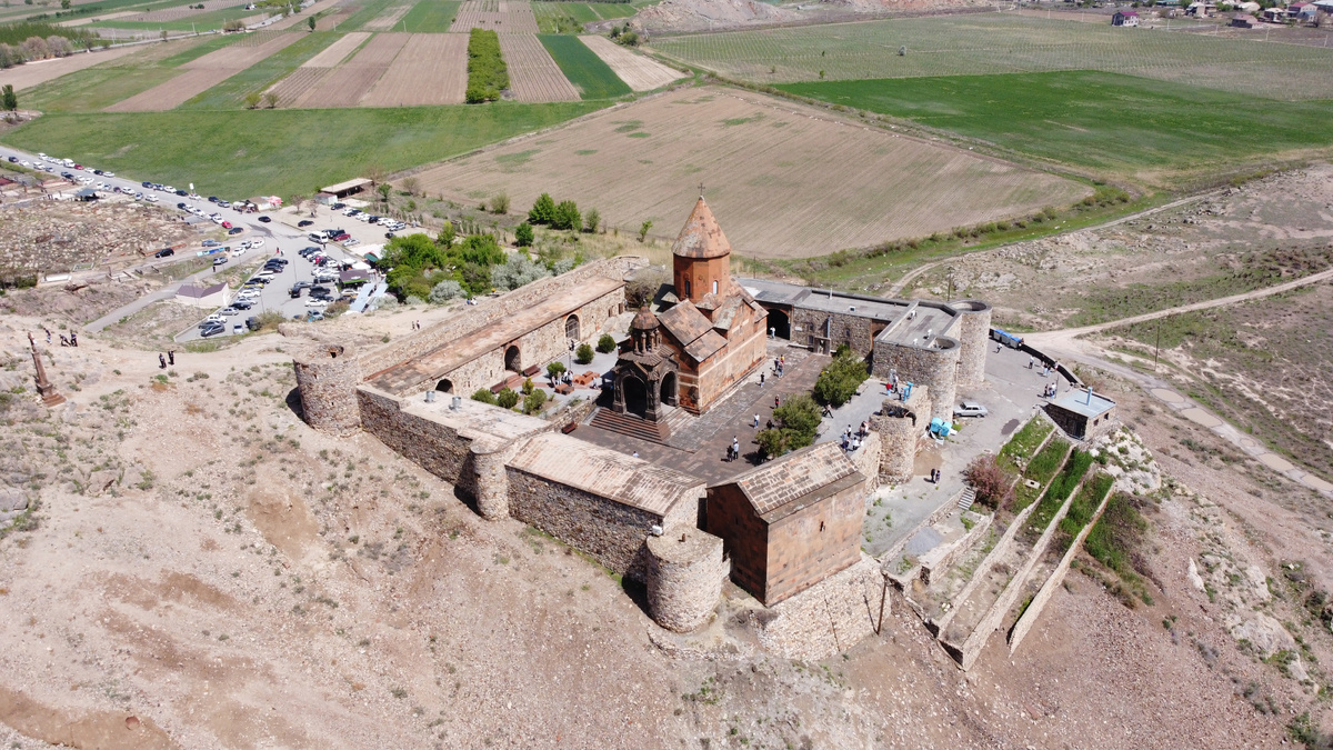 Для многих первая значимая достопримечательность Армении - Хор Вирап