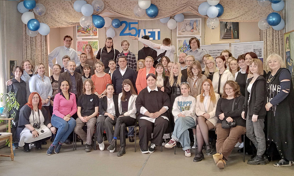 15 апреля 2025 г, фото ь в день юбилея колледжа.