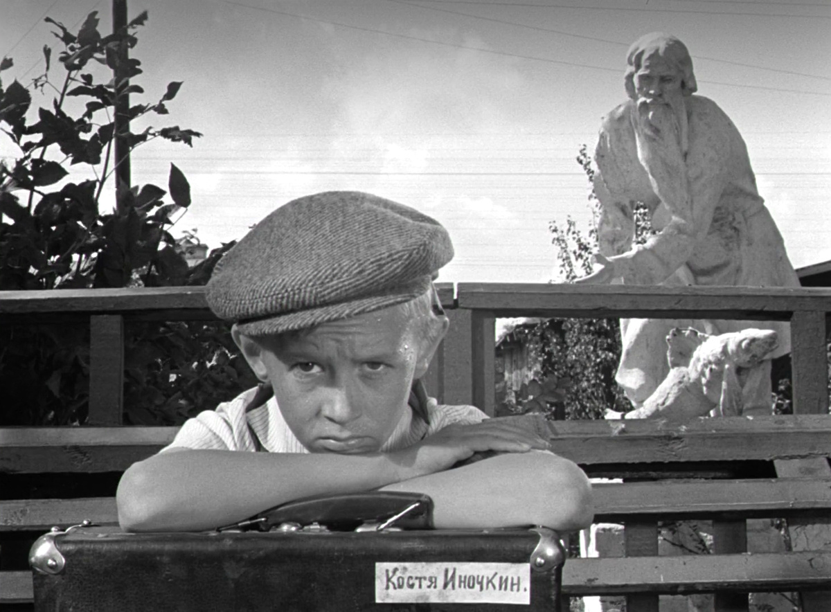 Кадр из кинофильма "Добро пожаловать, или Посторонним вход воспрещен", 1964 г., режиссер Элем Климов, сценаристы Семен Лунгин, Илья Нусинов, композиторы Микаэл Таривердиев, Игорь Якушенко (скриншот)