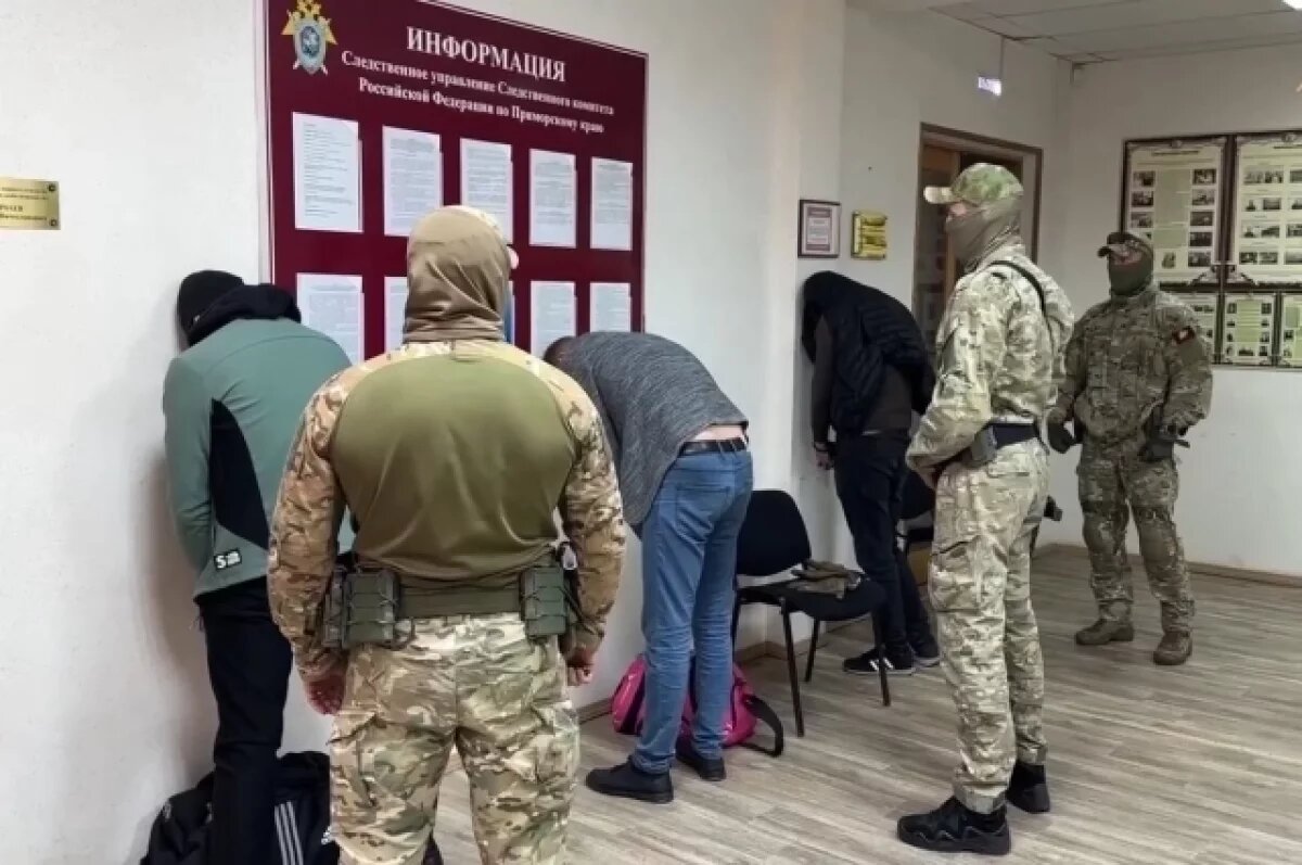    Оружие и наркотики: в Находке задержаны ещё пятеро из банды вымогателей