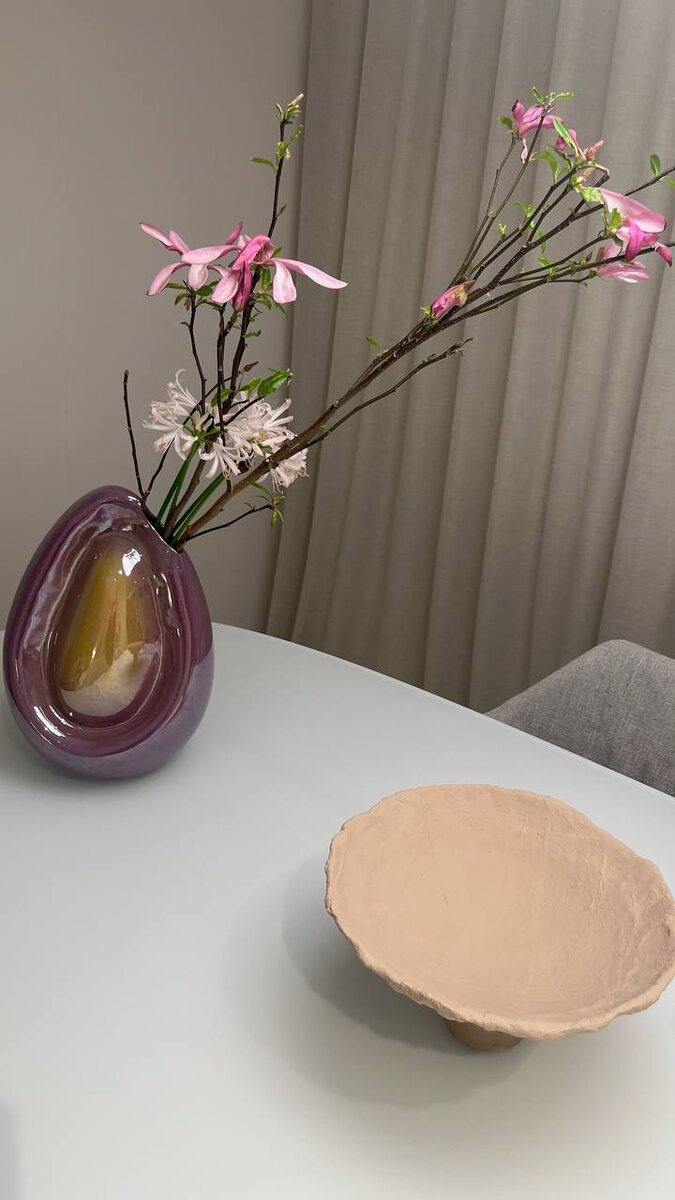 Вазы с выставки Milan design week 2025. Фото Полины Агафоновой.