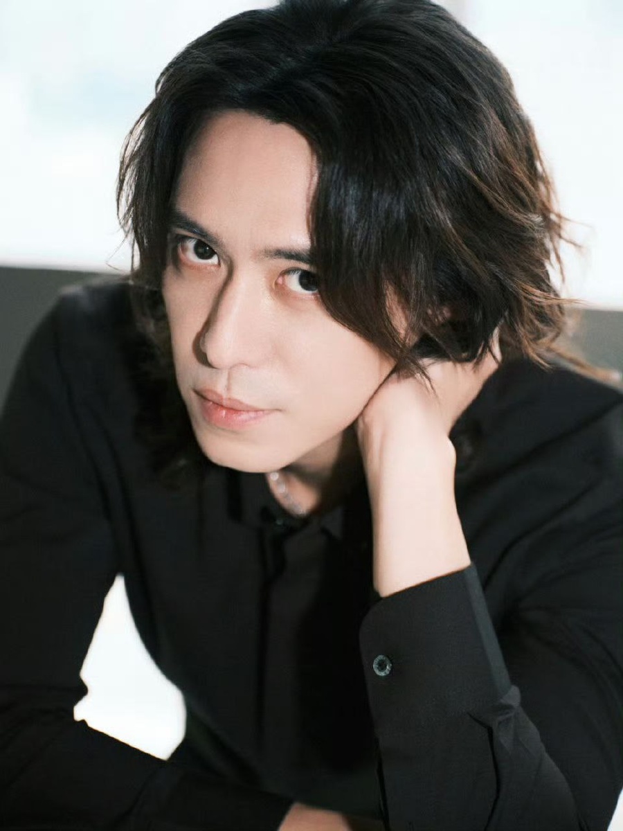 Актёр Чэнь Чухэ, 46 лет. Листайте галерею...