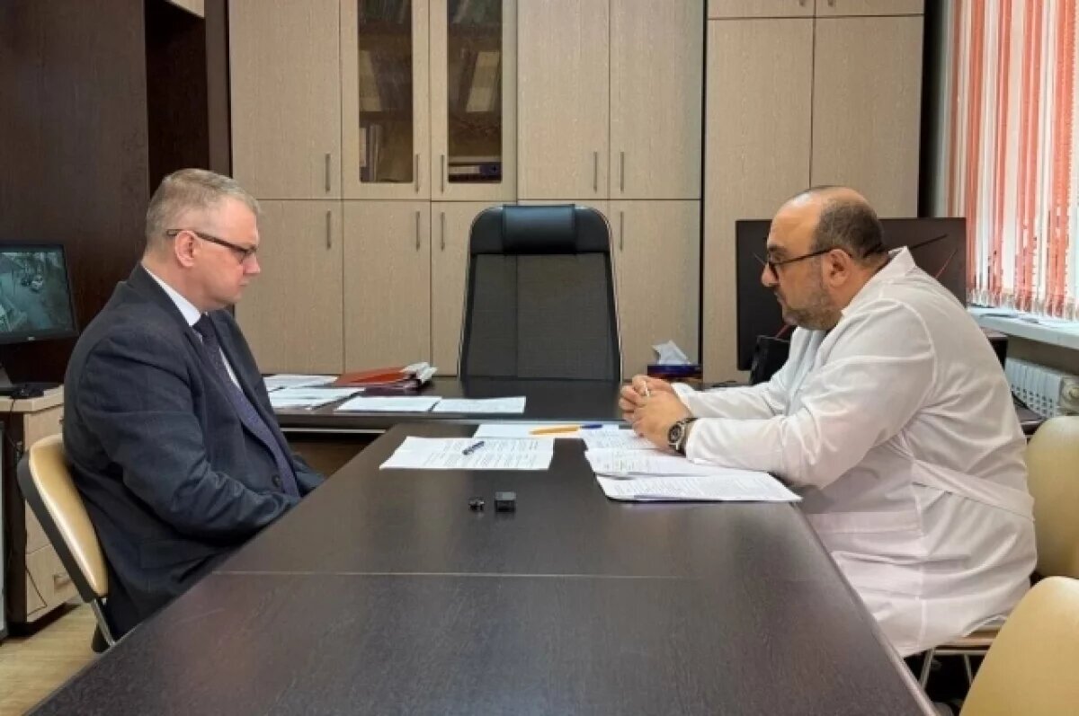    Глава Минздрава и главврач Елизовской больницы обсудили льготные препараты