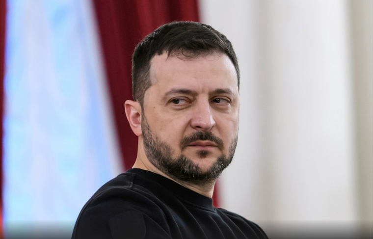 Последняя надежда? В поездке Зеленского на похороны папы римского нашли потаенный смысл