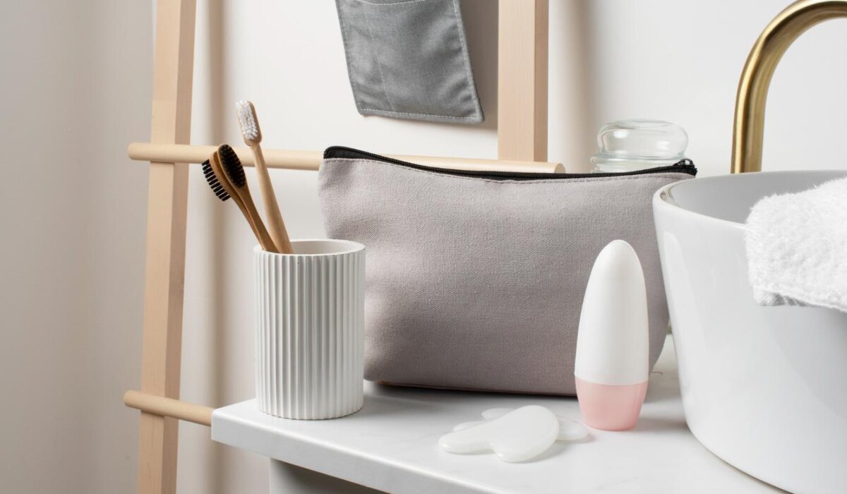     Красиво и удобно: как организовать косметику в ванной, чтобы не было хаоса