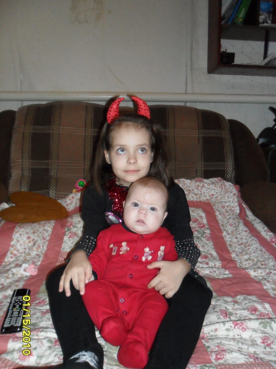 декабрь 2013 года, Диане 7 лет, Нике 5 месяцев