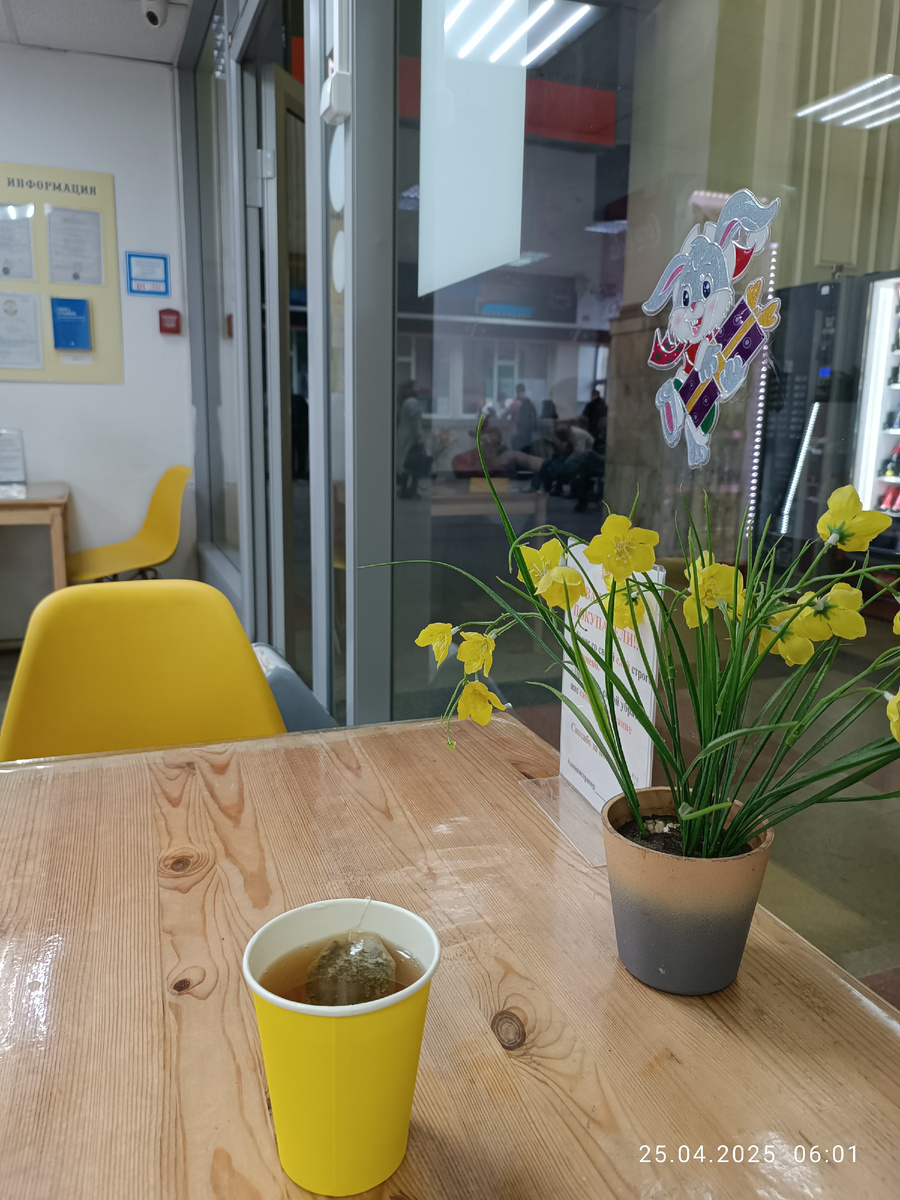 В кафе на вокзале. А у нас в Орле, как в ковид закрыли кафе на вокзале, так больше и не открыли.