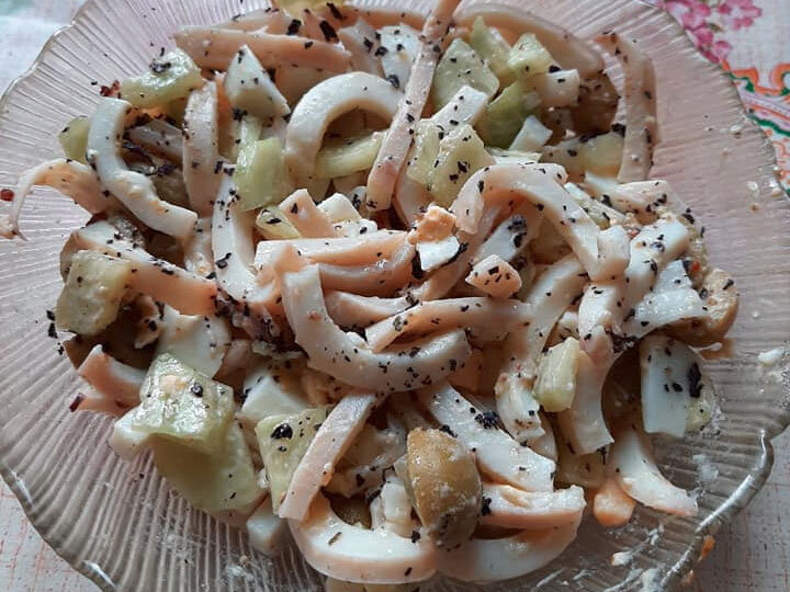 Салат из кальмаров с огурцом