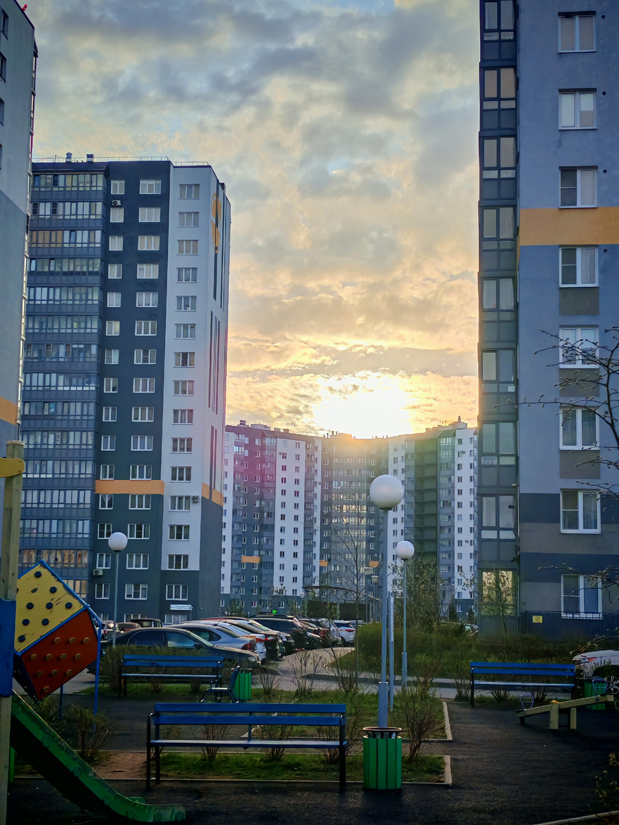 Солнышко уже встало. 