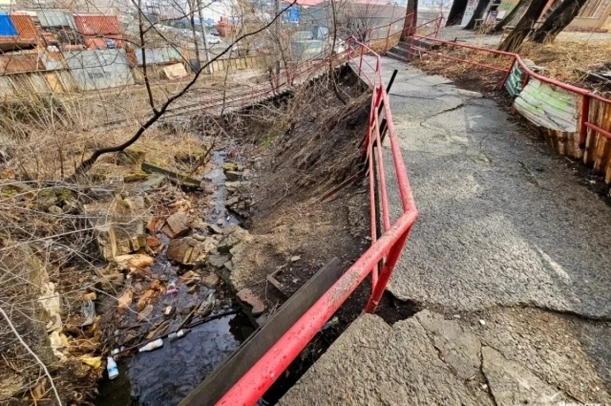    Власти Владивостока отремонтируют опасные лестницы к ж/д станциям
