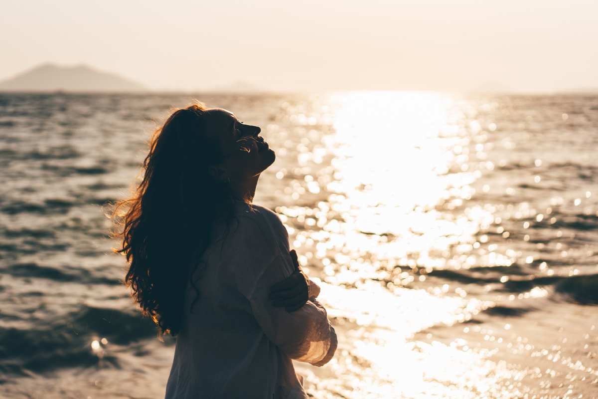 Я Галина, мне 45 лет. И здесь про принятие себя и своего возраста. Скоро меня ждёт встреча с морем. Обязательно передам привет