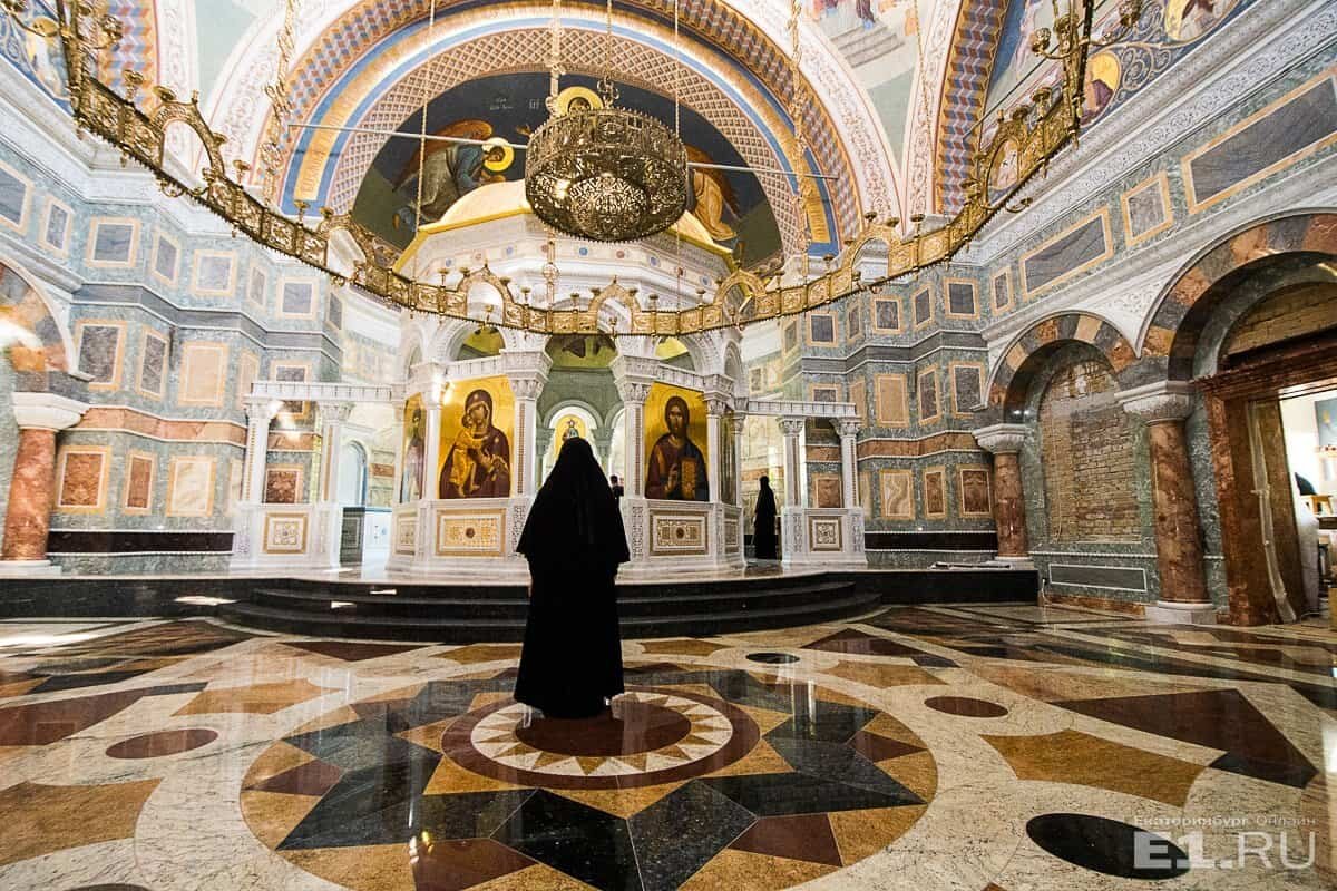 Внутреннее  помещение храма