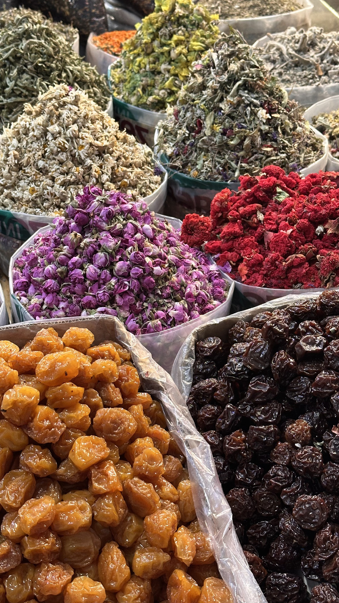 Чаи и сухофрукты на Яшыл-базаре, Баку, Азербайджан