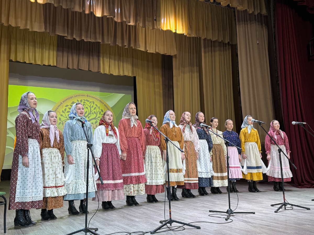 Ансамбль «Звонница» исполнил волочебную календарную – обрядовую пасхальную песню
