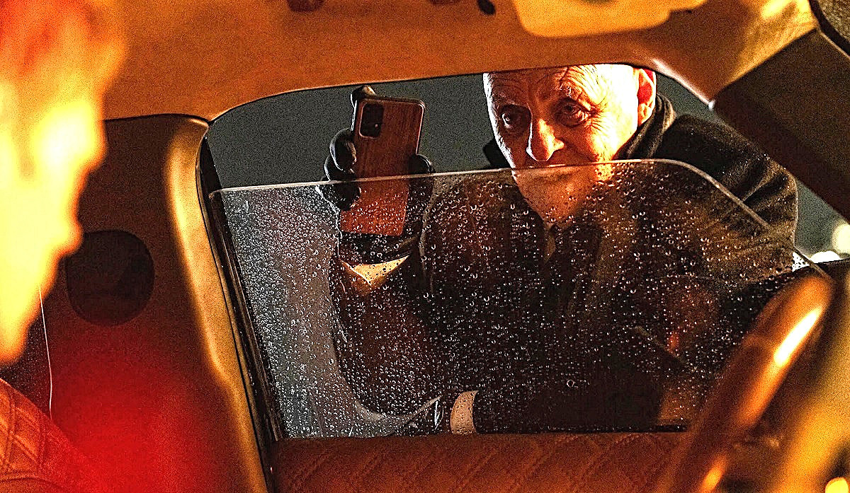 Энтони "Ганнибал" Хопкинс: - Права, техпаспорт и кусочек вашего мозга для дегустации, пожалуйста. 