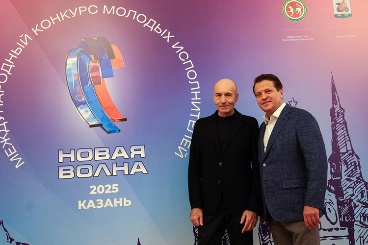    Пресс-конференция прошла в Казанской ратуше, где идейный вдохновитель конкурса — народный артист России, композитор и продюсер России Игорь Крутой — признавался в любви к Казани.   
Фото: Андрей Титов