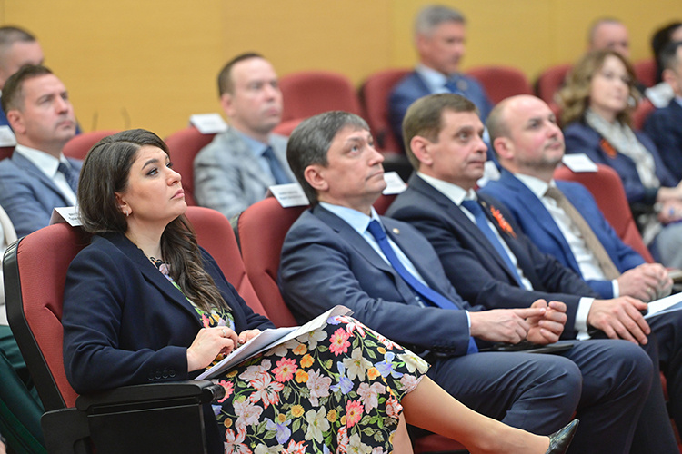    Талия Минуллина: «Попробуйте купить билет в хороший театр за неделю или даже за месяц — места уже раскуплены. Это говорит о спросе, и предприниматели это чувствуют, начинают создавать новые проекты в этой сфере».   
Фото:  rais.tatarstan.ru