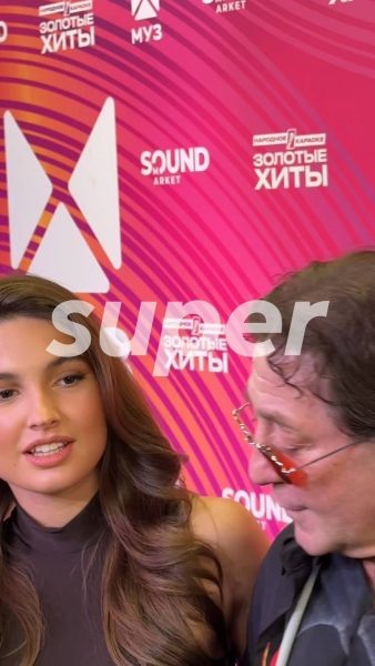    Григорий Лепс с незнакомкой. Фото: