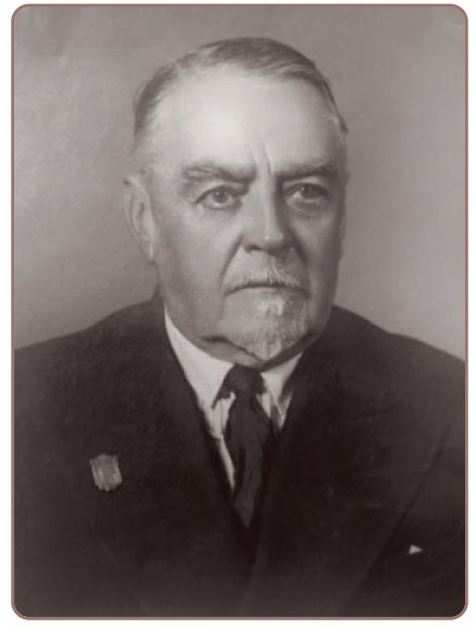 Одного из первых русских, а впоследствии - советского энергетика Михаила Андреевича Шателена по праву можно считать родоночальником системы электровооружений