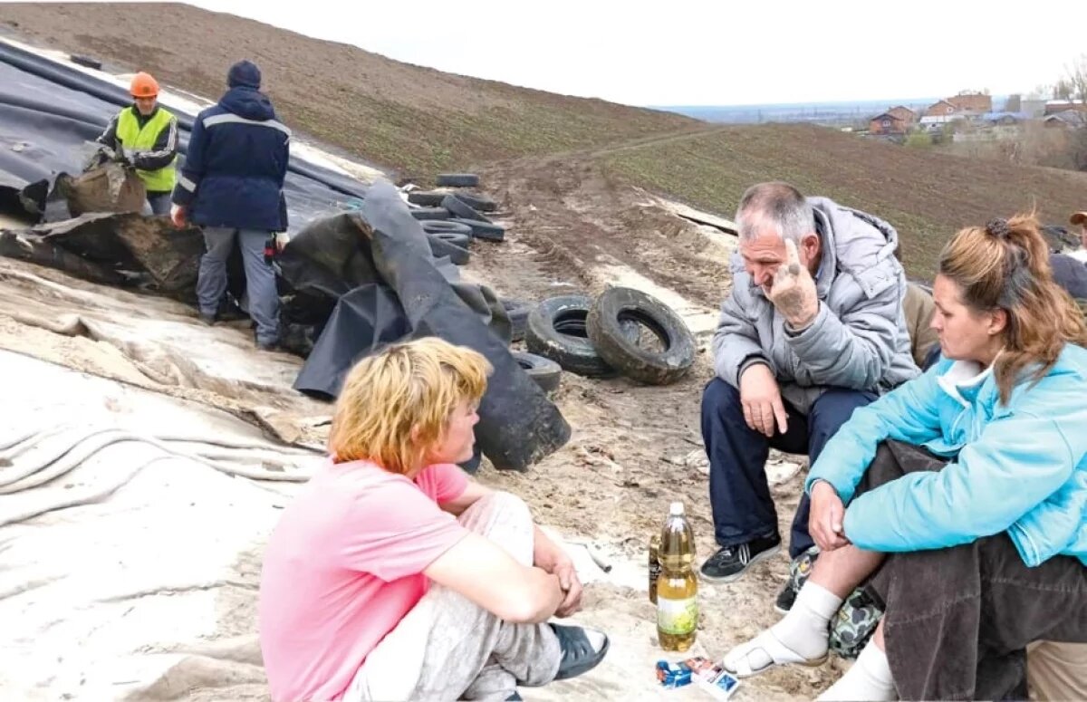    На больших свалках своя жизнь: практически вокруг каждого полигона вырастают нелегальные поселения бездомных.