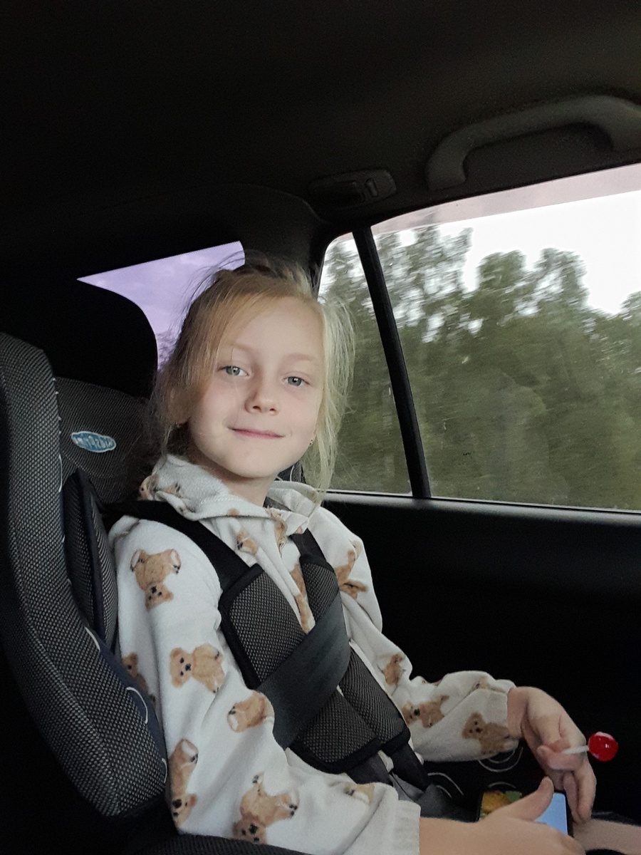 Едем в деревне в магазин