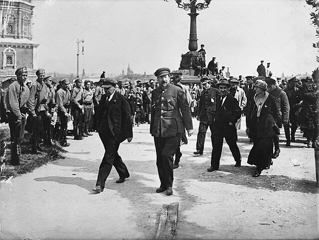 В. Ленин и А. Луначарский, 1920 год. фото из rg.ru